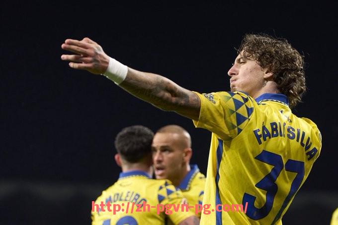 pg电子在线官网-世俱杯后腰球员传球失误区域热力图分析